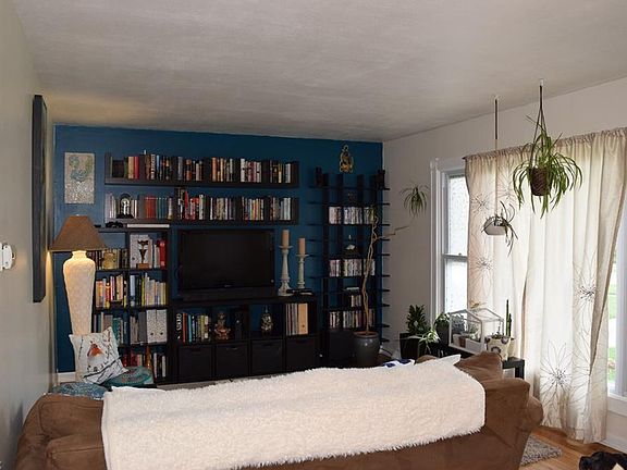 2nd image of 565 N Harmony St