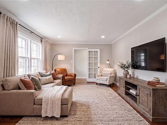 4th image of 5342 Foster St