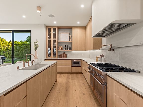 2nd image of 11748 La Maida St