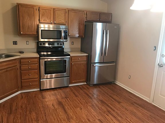 4th image of 523 E 108th St