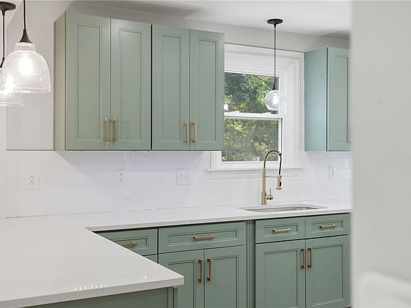 2nd image of 985 Blackhawk Rd