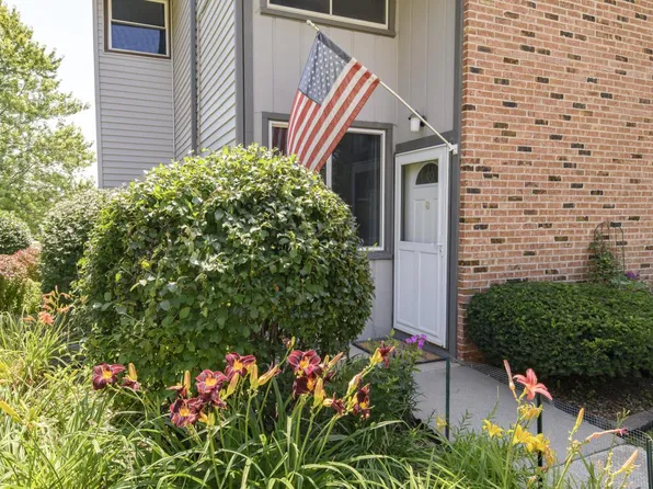 1524 Big Bend ROAD #A, Waukesha, WI 53189