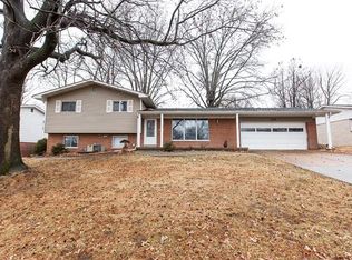 125 Williamsburg Dr, Belleville, IL 62221