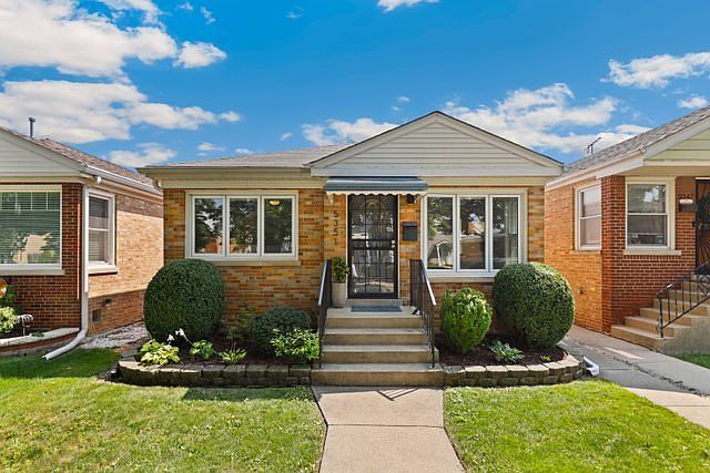 1st image of 5351 N Mont Clare Ave