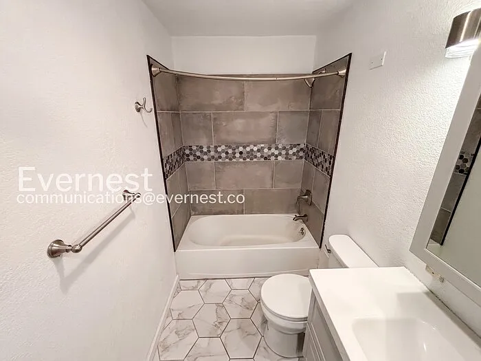 1243 N Washington St #402 — Photo 18