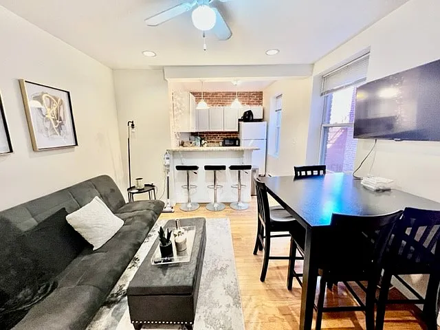 3 bed, 9999 sqft, $4,995 — Photo 2