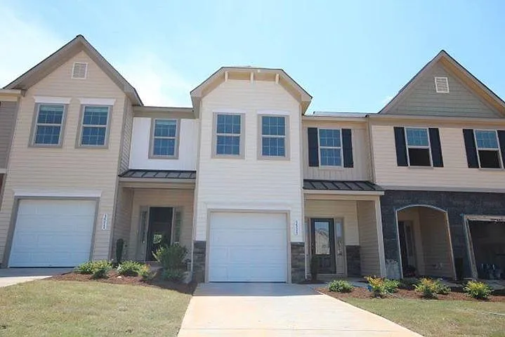 1410 Stone Manor Dr — Photo 1