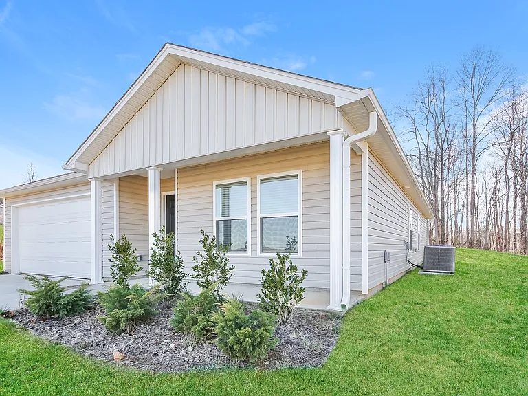 2407 Heritage View Ln — Photo 2