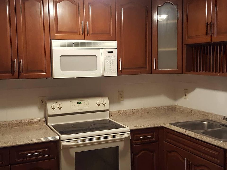 1st image of 146 SW 12th Ave APT B