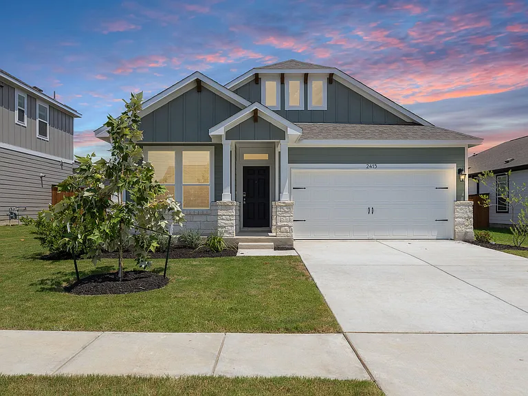 2415 Ekvall Dr — Photo 1