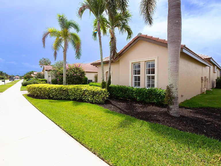 923 SW Grand Reserves Blvd — Photo 10