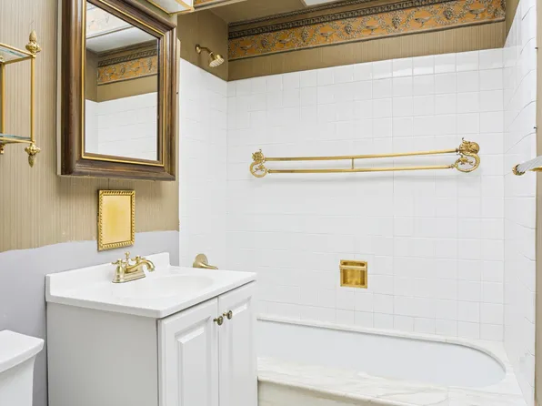 30 East 62nd Street image 7 of 16