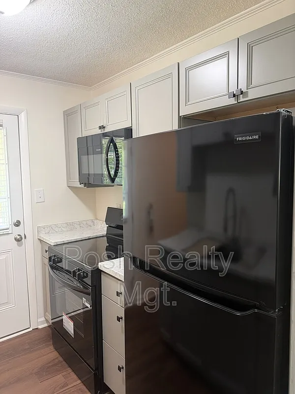 2 bed, 1.0 bath, 700 sqft, $1,000 — Photo 4