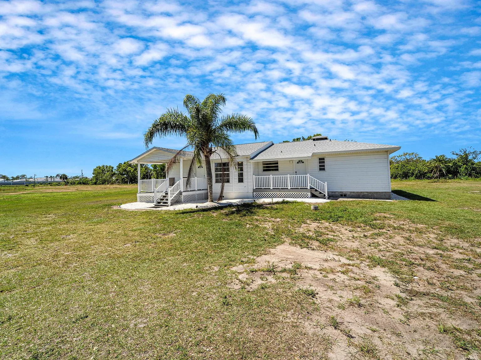 1727 E Manasota Beach Rd — Photo 2