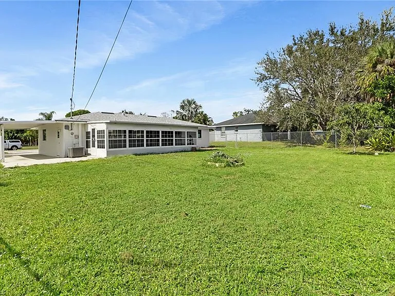 18659 Sarasota Rd — Photo 2
