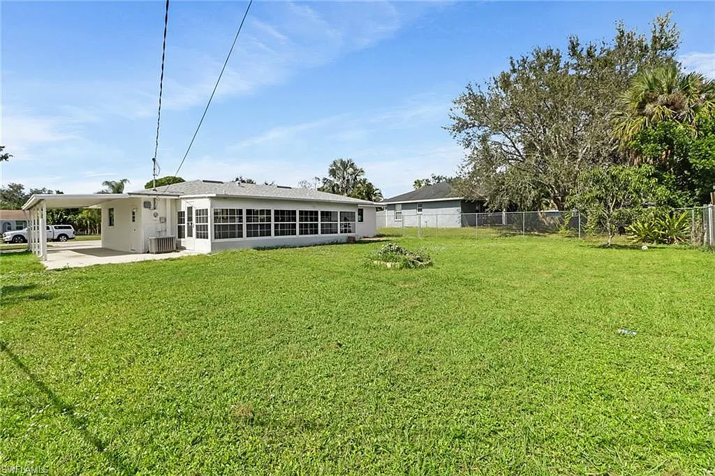 Building Photo - 18659 Sarasota Rd