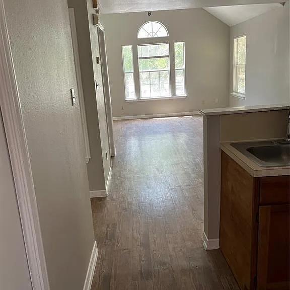 3120 Northwest Blvd #C — Photo 2