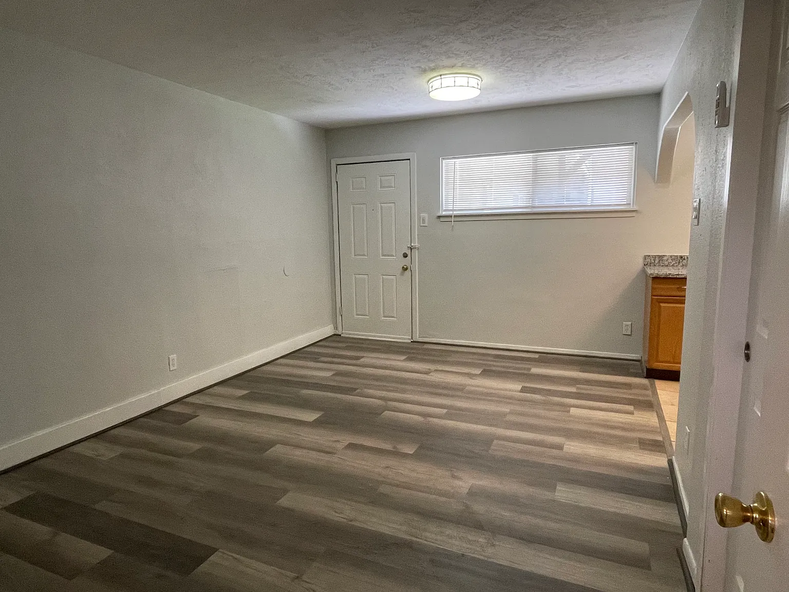 1 bed, 560 sqft, $900 — Photo 4