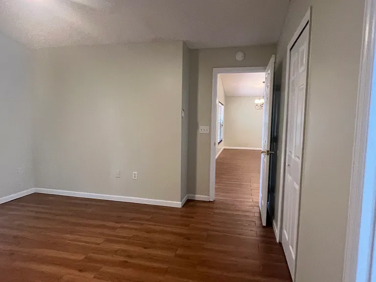 760 N Lake Ave — Photo 13