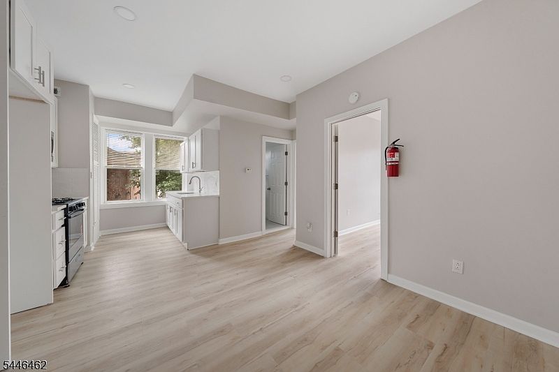 1st image of 59 Henry St APT B3