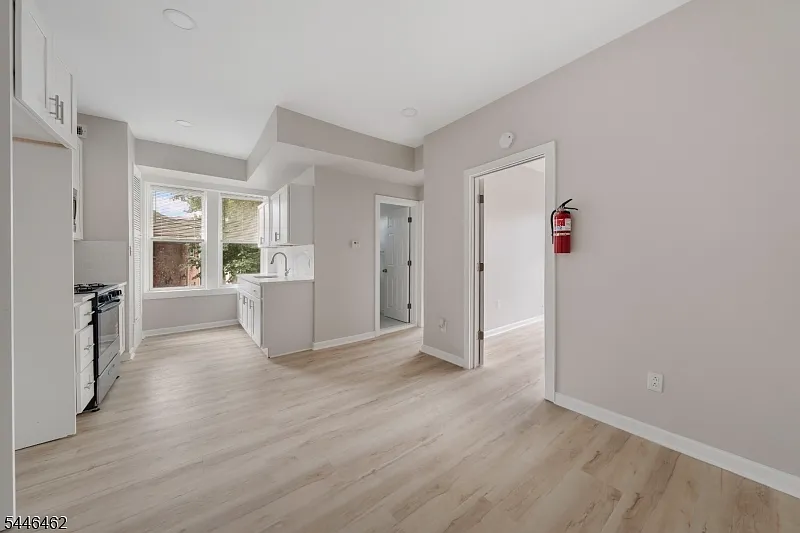 59 Henry St #B3