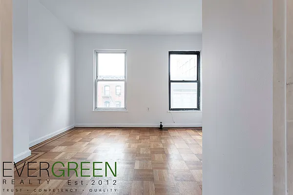 Rented by Evergreen Apartments BK | media 11