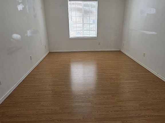 5th image of 211 Michael Grove Ave Unit E