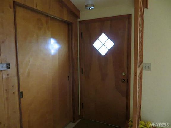 3rd image of 9511 Countryside Ct