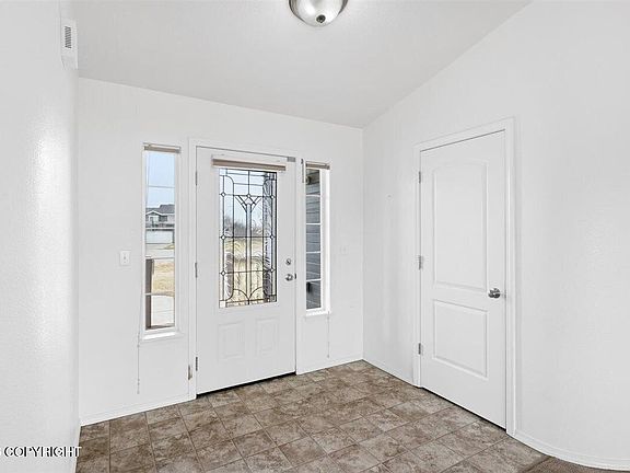 5th image of 245 N Ayrshire Cir