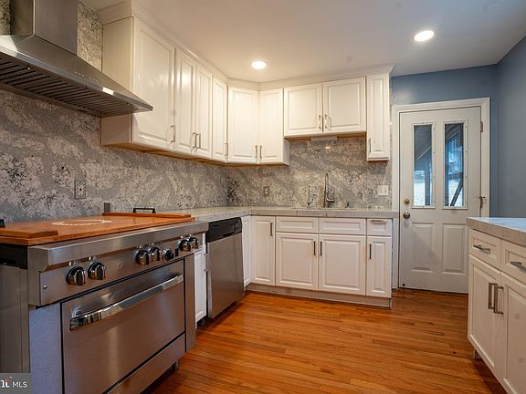 3rd image of 4717 Wissahican Ave