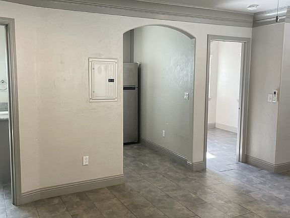 4th image of 937 E Divisadero St #A