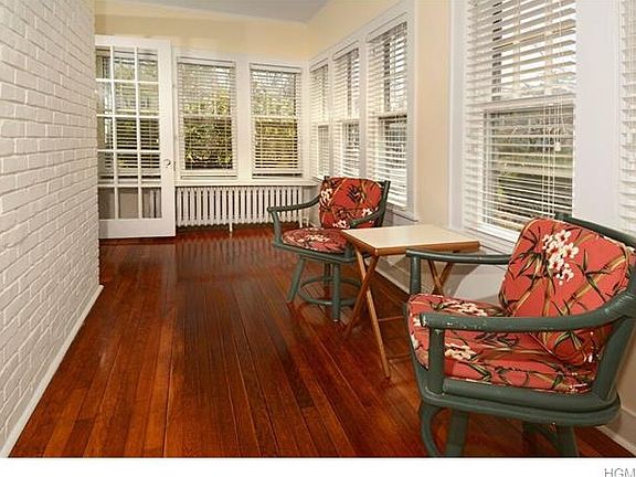 5th image of 442 N Barry Ave