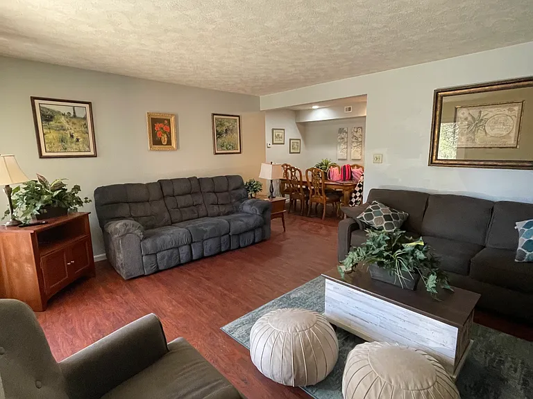 4006 Governors Sq #3 — Photo 9