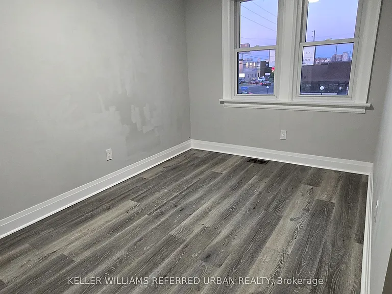 399 King St W — Photo 12