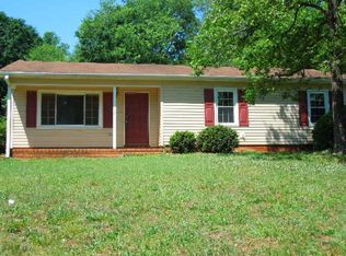 67 Willowood Dr, Spartanburg, SC 29303