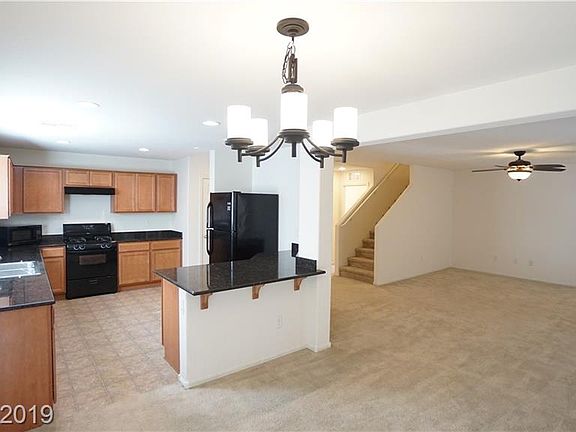 3rd image of 7069 Town Forest Ave