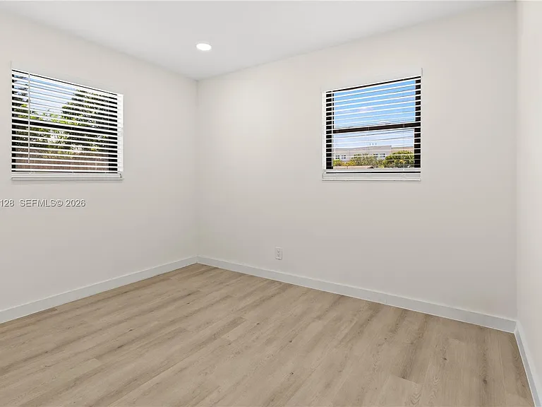 328 SW 11th Ave — Photo 18