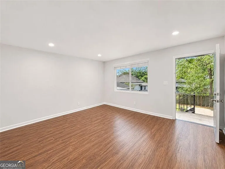 3203 E Point St #4 — Photo 3