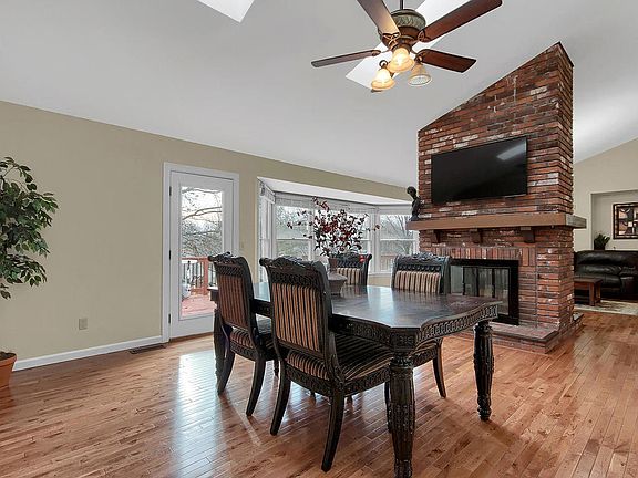3rd image of 2049 Meadowbrook Way Dr