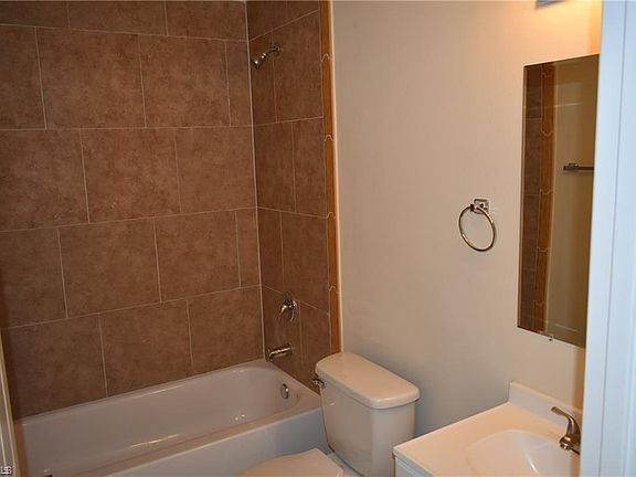 5th image of 1105 Andalusia Blvd
