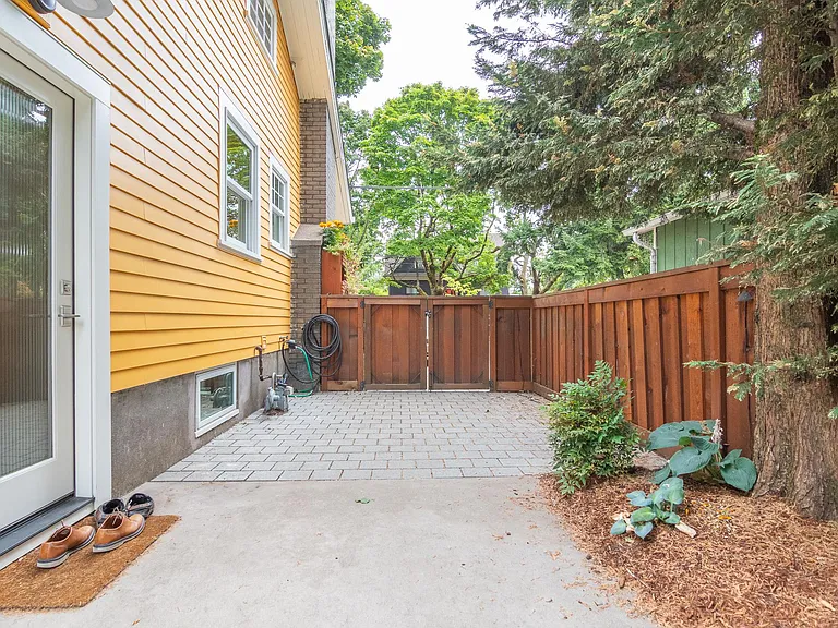 1927 SE 35th Pl — Photo 36