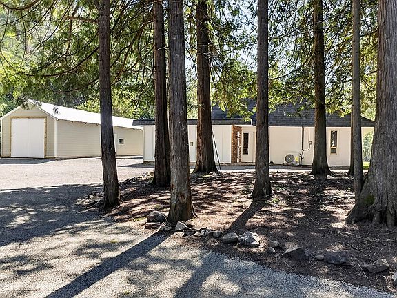 2nd image of 400 Manse Rd