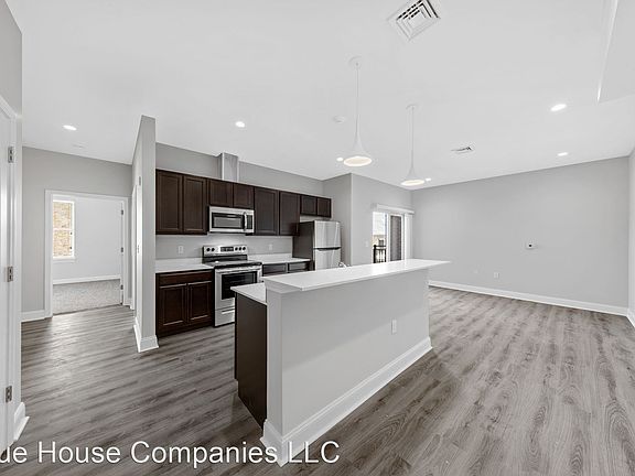 4th image of 191 N Pearl St #305