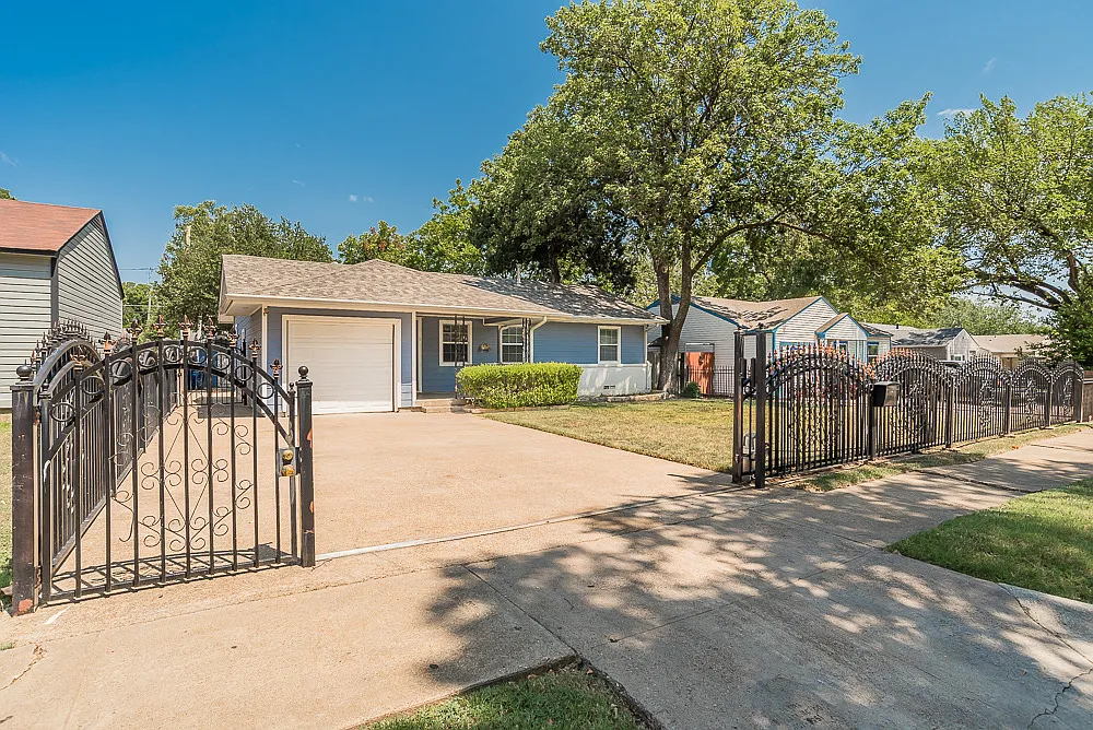 3 bed, 1.5 bath, 1116 sqft, $2,450 — Photo 2