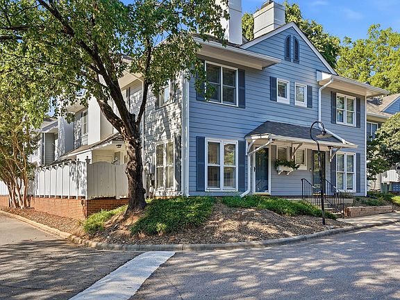3rd image of 1402 Barton Place Dr