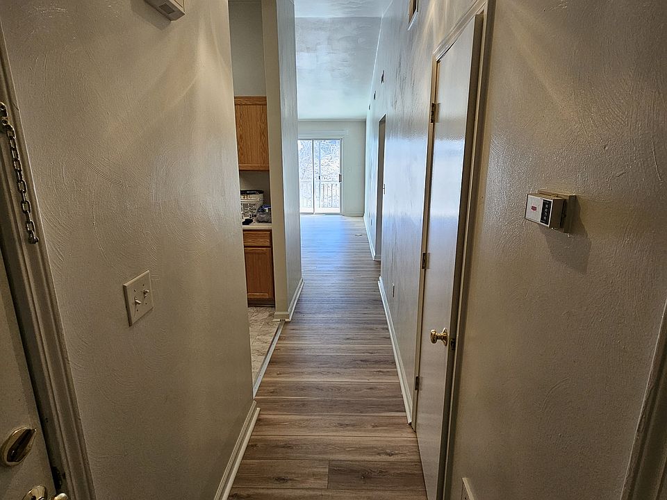 Entrance Hall to apartment