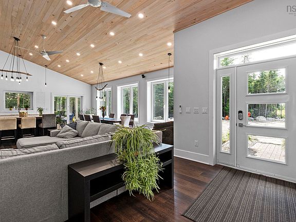 2nd image of 543 Island View Dr
