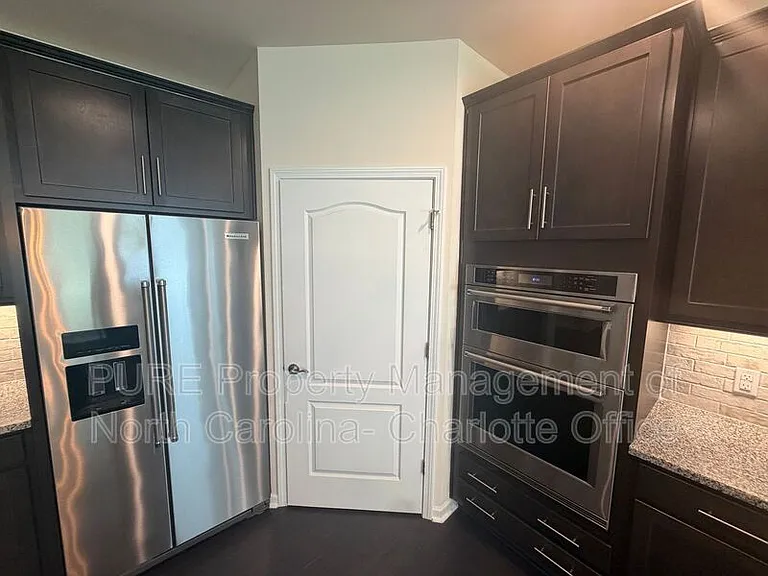 13818 Berkley Ave — Photo 14