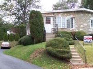 116 Village Ln, Philadelphia, PA 19154