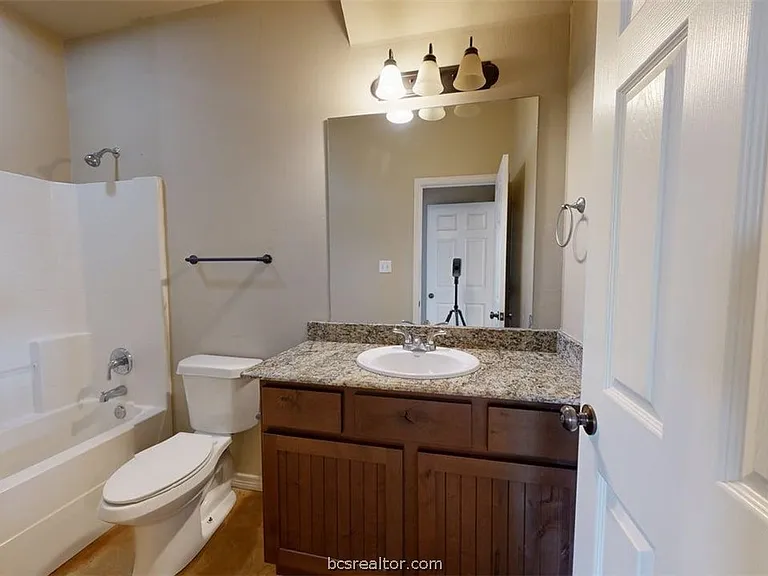 3406 Cullen Trl — Photo 16